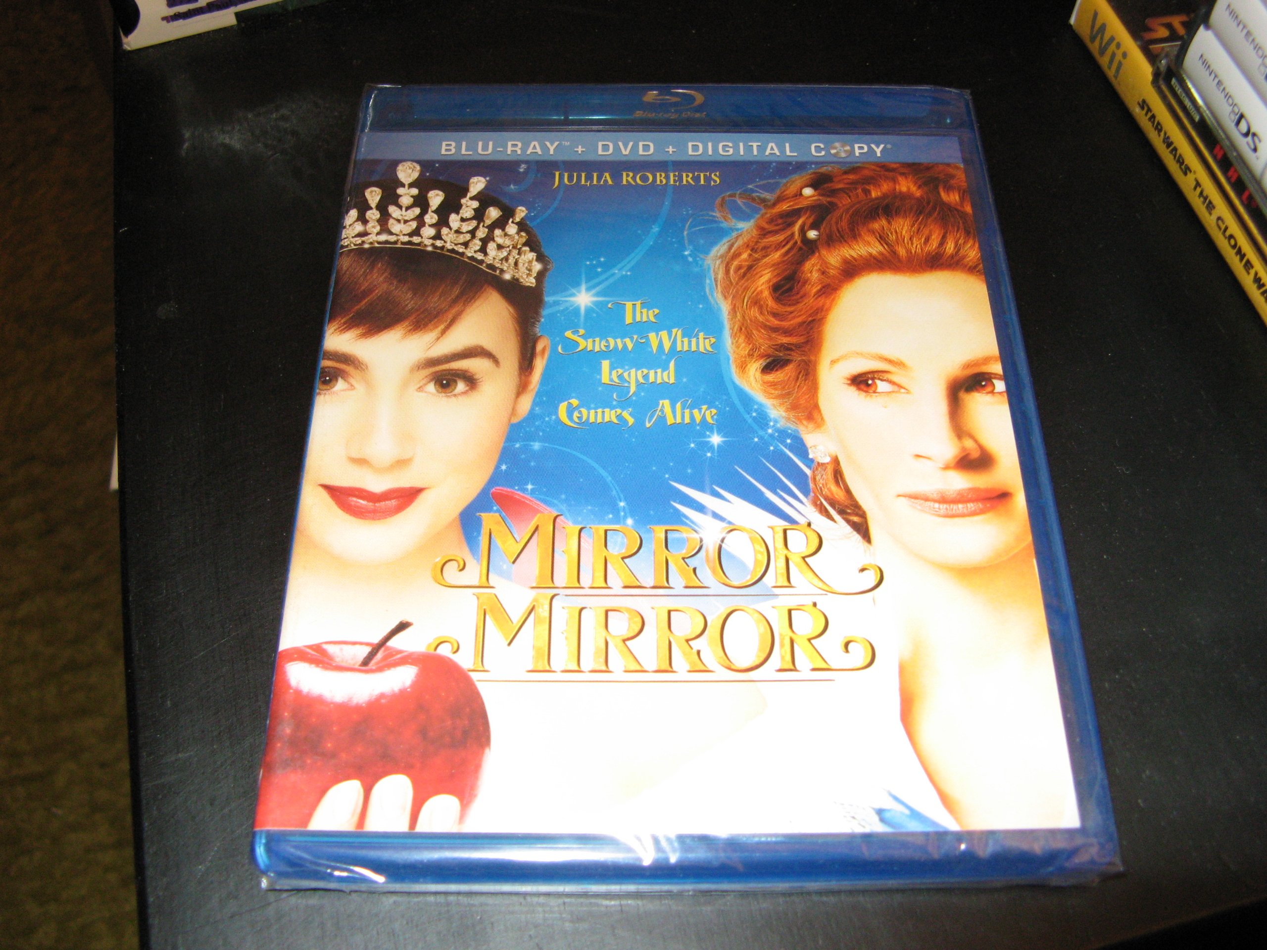 Image 0 of Mirror Mirror (Blu-ray + DVD + Digital Copy)
